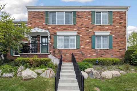 455 Baldwin Ave #203, Rochester, MI 48307