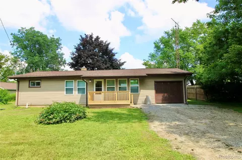 9116 Maplewood Dr, Clio, MI 48420