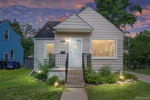 19497 Brady, Redford, MI 48240