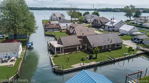 130 Delta Dr, Algonac, MI 48001