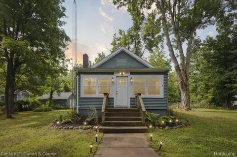 7840 Forest Beach Rd, Watervliet, MI 49098