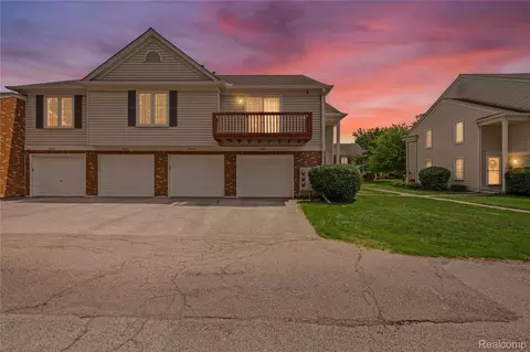 37457 Stonegate Cir, Clinton Township, MI 48036