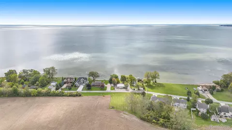 4511 Burke Rd, Frenchtown, MI 48166