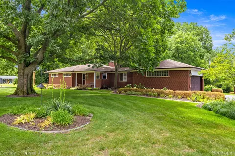 35209 Dewberry St, Farmington Hills, MI 48331