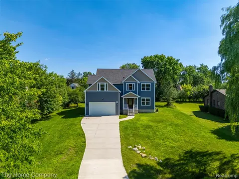 29597 Edgehill Ave, Farmington, MI 48336