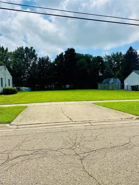 1252 Beatrice St, Flushing, MI 48433