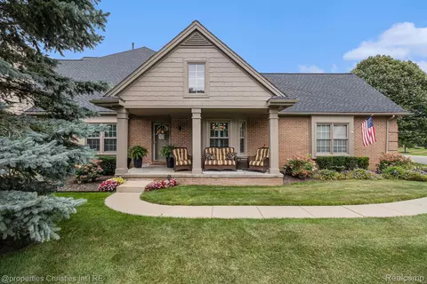 23331 Sawgrass Ct S, South Lyon, MI 48178