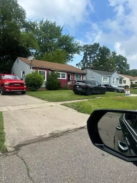 2118 Santa Barbara Dr, Flint, MI 48504