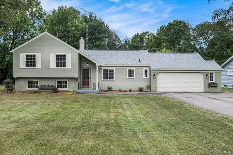 5397 Mapletree Dr, Flint, MI 48532