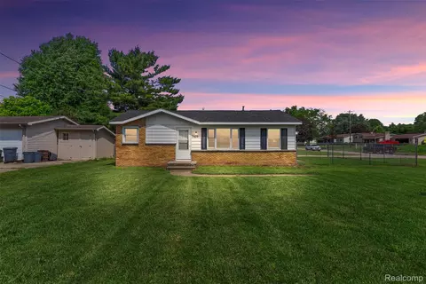 5439 Richfield Rd, Flint, MI 48506