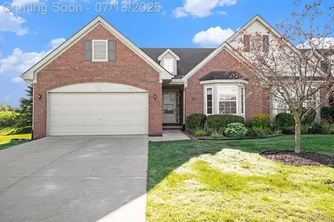 7031 Iris Ct #3, Grand Blanc, MI 48439