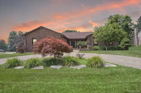 311 Fordcroft Dr, Rochester Hills, MI 48309