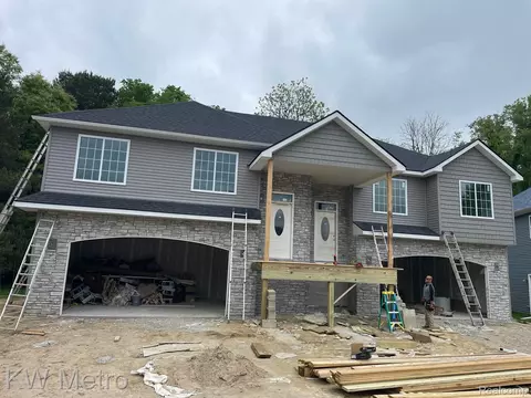 180 Whispering Pines Dr, Fenton, MI 48430