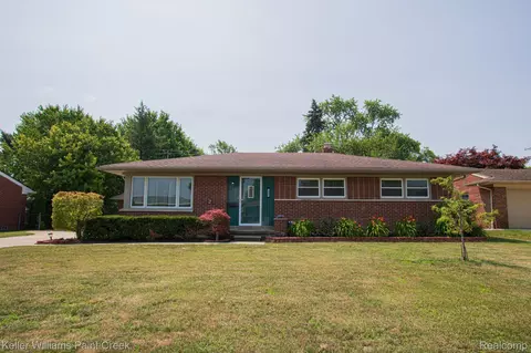 8336 Timberline Dr, Shelby Township, MI 48316