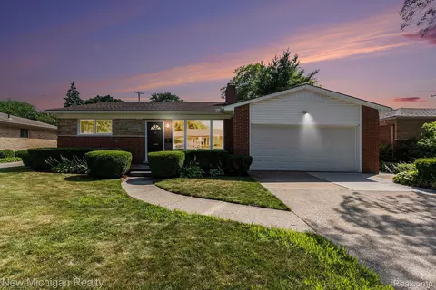 23306 Greencrest St, Saint Clair Shores, MI 48080