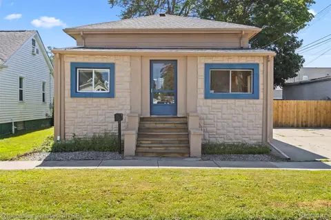 128 N Mary St, Marine City, MI 48039