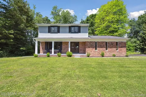 10579 Lee Ann Dr, Brighton, MI 48114