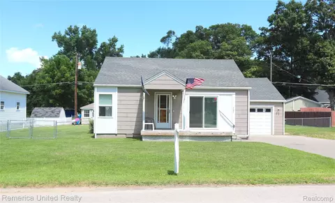4685 Downing Dr, Pinckney, MI 48169
