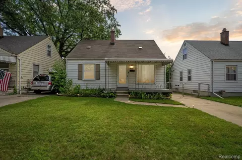 27226 Lawnwood St, Roseville, MI 48066