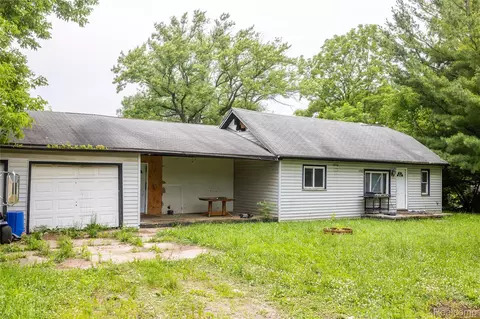 8053 Leadley Ave, Mount Morris, MI 48458