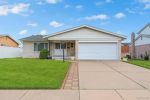 3942 Byrd Dr, Sterling Heights, MI 48310