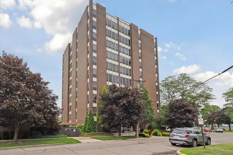 20 Chestnut St #305, Wyandotte, MI 48192