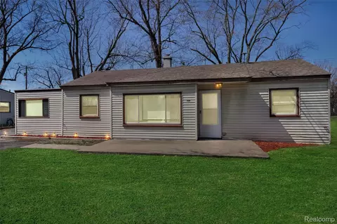 11612 Westpoint St, Taylor, MI 48180