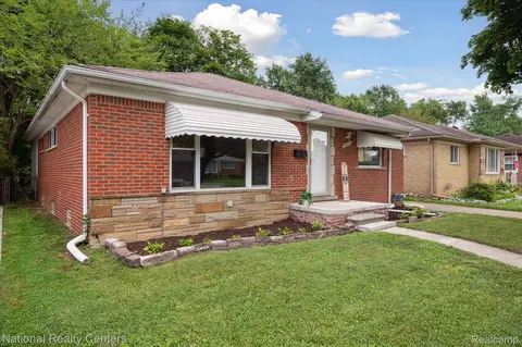 24000 Morton St, Oak Park, MI 48237