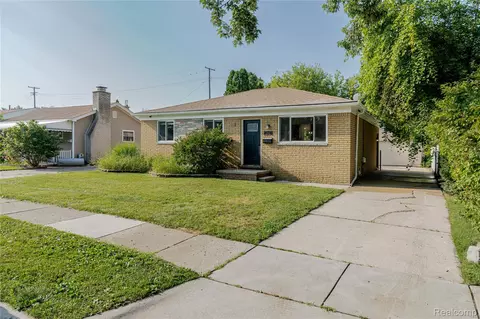22520 Francis St, Saint Clair Shores, MI 48082