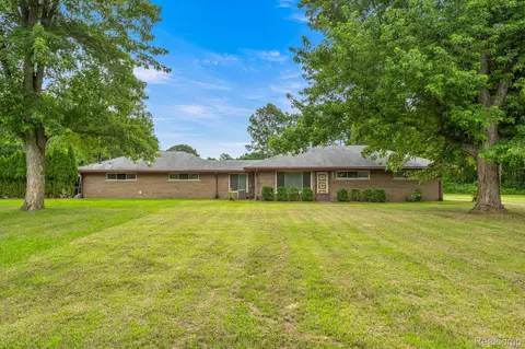 19115 Martinsville Rd, Belleville, MI 48111