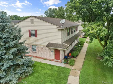 150 Princeton Dr #22, South Lyon, MI 48178