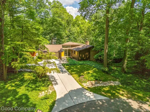 3939 Charing Cross Rd, Bloomfield Hills, MI 48304
