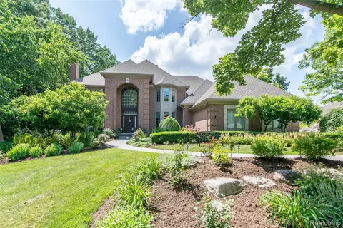 3166 Beach Lake Dr W, Brighton, MI 48380