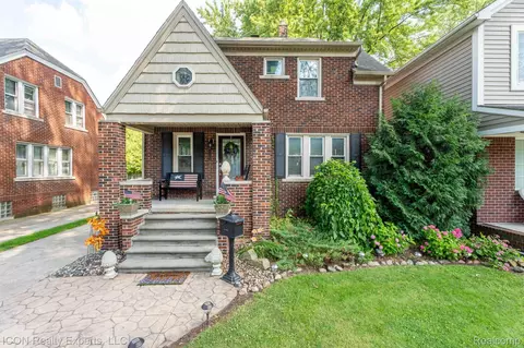 21603 Erben St, Saint Clair Shores, MI 48081