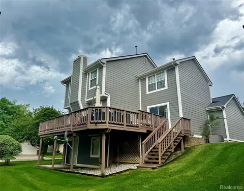 31199 Columbia Dr, Novi, MI 48377