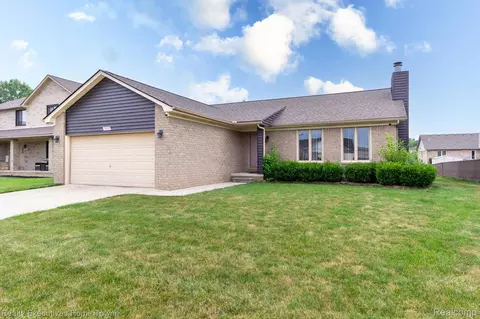 21637 Clifford Dr, Macomb, MI 48044