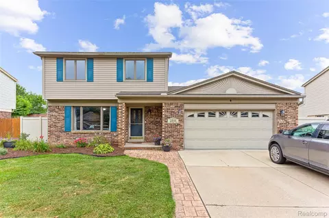 21849 E Chipmunk Trl, Woodhaven, MI 48183