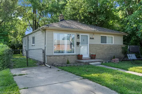 4630 Pelham St, Dearborn Heights, MI 48125