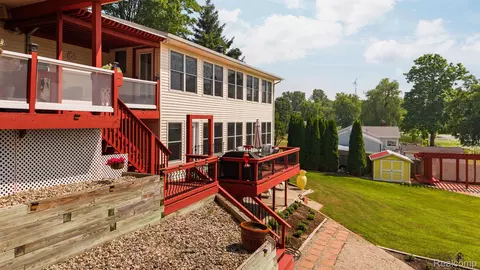 1236 White Lake Rd, Henrietta, MI 49272