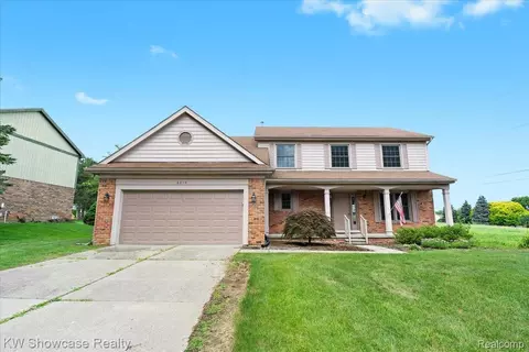 6416 Golf View Dr, Villageofclarkstoncity_oakland, MI 48346