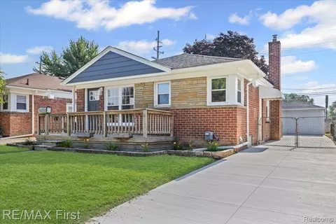 29924 Taylor St, Saint Clair Shores, MI 48082