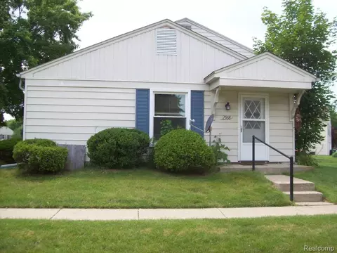 2968 Elmwood Ct, Lake Orion, MI 48360