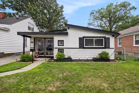 1114 E Meyers Ave, Hazel Park, MI 48030
