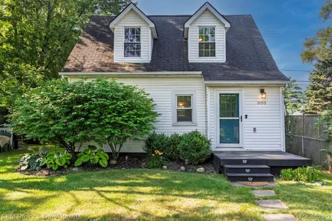 32919 Pardo St, Garden City, MI 48135