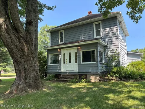 1000 W Predmore Rd, Oakland, MI 48363