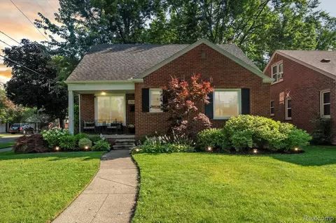 21101 Norwood Dr, Harper Woods, MI 48225