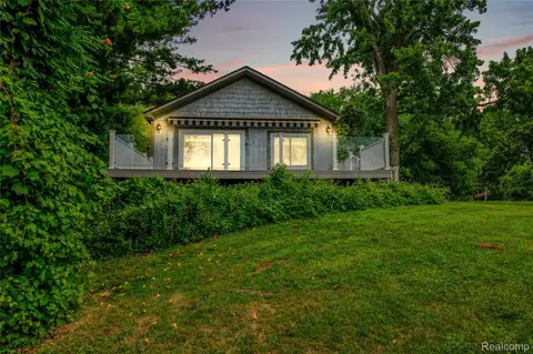 3870 Benstein Rd, Commerce, MI 48382