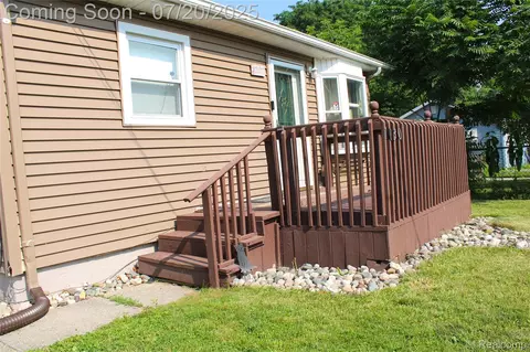 1030 Meida St, Flint, MI 48532