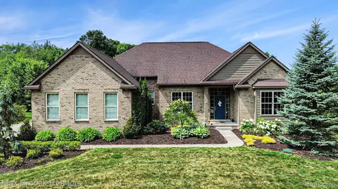 23395 Stoneleigh Ct, South Lyon, MI 48178