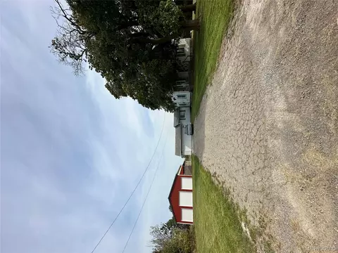 7037 Nichols Rd, Swartz Creek, MI 48473